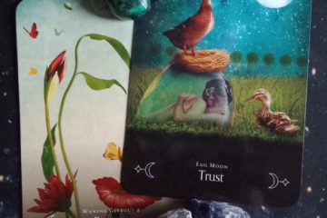 A Message from the Universe ~ Beauty & Trust, Multiple Queen of the Moon Oracle Cards