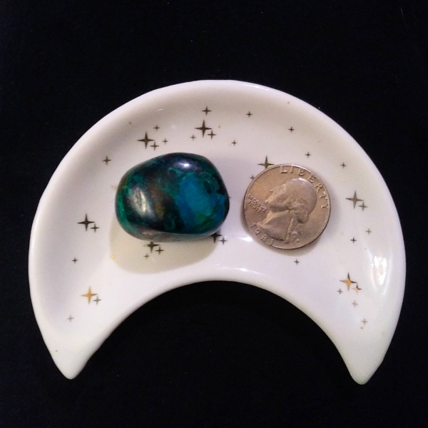 Chrysocolla Healing Crystal, Tumbled, 1 Stone, in moon-shaped dish on black background (1)