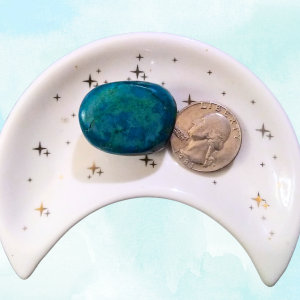 Chrysocolla Healing Crystal, Tumbled, 1 Stone, in moon-shaped dish on light background