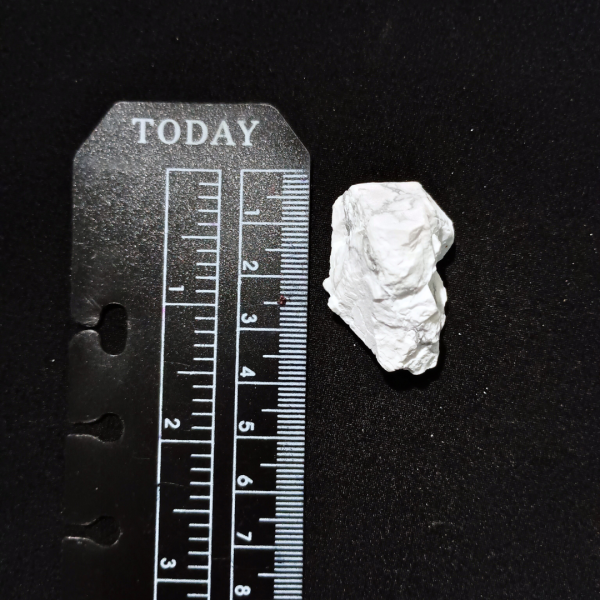 Howlite Healing Crystal, Rough, 1 Stone, ruler, 4 cm