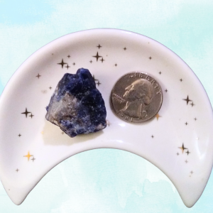 Lapis Lazuli Healing Crystal, Raw, 1 Stone in moon-shaped dish on light background (1)