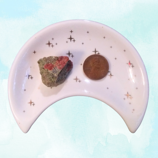Unakite Healing Crystal, Raw, 1 Stone in moon-shaped dish on light background