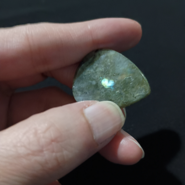 Labradorite Healing Crystal, Guitar Pick, 1 Pick, heart-shaped flash