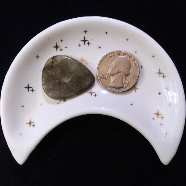 Labradorite Healing Crystal, Guitar Pick, 1 Pick in moon-shaped dish on black background