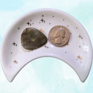 Labradorite Healing Crystal, Guitar Pick, 1 Pick in moon-shaped dish on light background