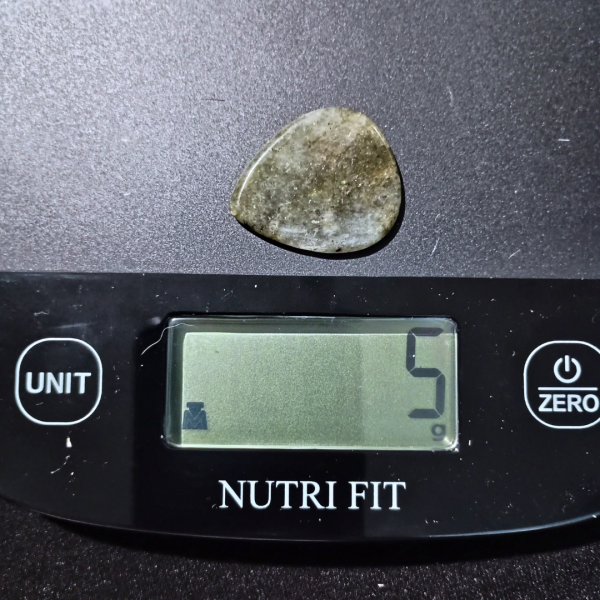 Labradorite Healing Crystal, Guitar Pick, 1 Pick on scale, 5 grams