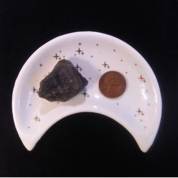 Labradorite Healing Crystal, Raw, 1 Stone in moon-shaped dish on light background (2)