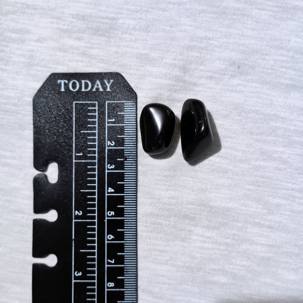 Obsidian Healing Crystal, Tumbled, 1 Stone on black background (2)