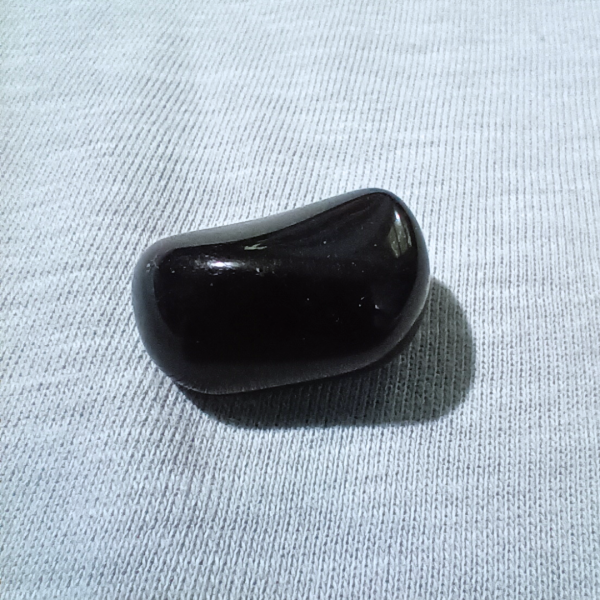 Obsidian Healing Crystal, Tumbled, 1 Stone on light background (1)