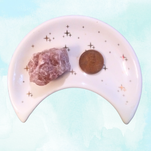 Strawberry Quartz Healing Crystal, Raw, 1 Stone in moon-shaped dish on light background