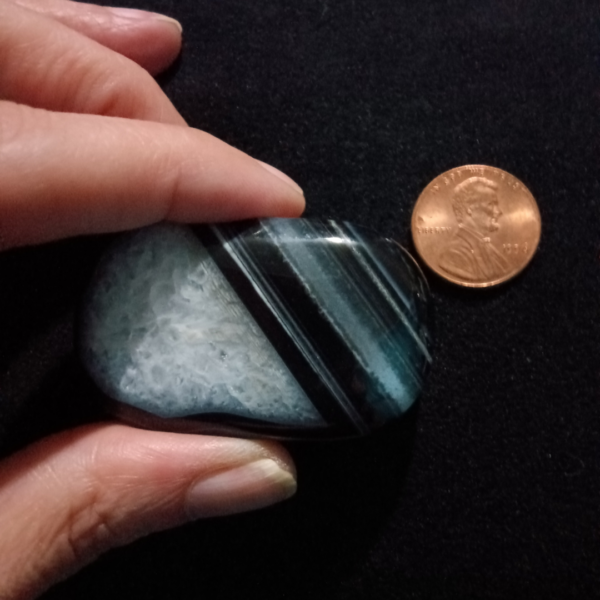 Black Agate Geode Palm Stone - Image 5