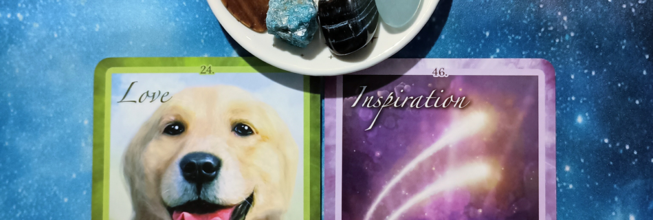 Inspiration Blocks & Flow: A Message From the Universe, 2 Chakra Insight Oracle cards and crystals on a starry blue background